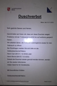 Die sanitären Anlagen können nicht mehr von den Kindern benutzt werden.
