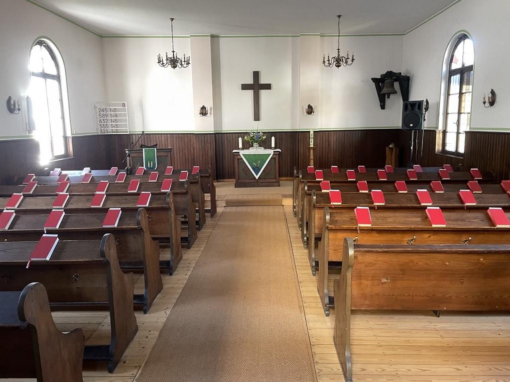 Kirchlein-vorbereitet-fuer-den-Jubilaeumsgottesdienst