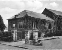 Efeuhaus in der Rheintalstraße (jetzt Zufahrt zur Bahnunterführung) cs. 1960. Bildgeber Fritz Berena
