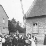 Oppenheimer Straße; Feuerwehrübung 1914 Ecke Rheintalstraße, links Gasthaus Zum Gold’nen Löwen (damals Wein- und Bierwirtschaft Jakob Spies); Bildgeber Jupp Debo