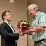 Oberbürgermeister Nino Haase bedankte sich beim scheidenden Ortsvorsteher Gerhard Strotkötter (rechts) für seine kommunalpolitische Arbeit. Oberbürgermeister Nino Haase bedankte sich beim scheidenden Ortsvorsteher Gerhard Strotkötter (rechts) für seine kommunalpolitische Arbeit.