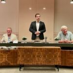 Oberbürgermeister Nino Haase begrüßt die Laubenheimer Ortsbeiräte und Gäste im Wilhelm-Spies-Haus zur Vereidigung und Verpflichtung für den neuen Ortsbeirat. Oberbürgermeister Nino Haase begrüßt die Laubenheimer Ortsbeiräte und Gäste im Wilhelm-Spies-Haus zur Vereidigung und Verpflichtung für den neuen Ortsbeirat.