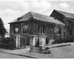 Efeuhaus in der Rheintalstraße (jetzt Zufahrt zur Bahnunterführung) cs. 1960. Bildgeber Fritz Berena