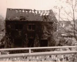 Efeuhaus nach dem Brand 1970. Bildgeber Norbert Grünewald