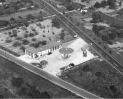 DEA-Tankstelle Seifert um 1959, heute Zahnzentrum Messerschmidt. Bildgeber: Stadtarchiv Mainz