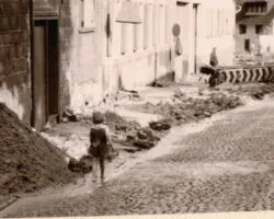 Pfarrer-Goedecker-Straße, Schäden durch Unwetter 1970 am heutigen Weingut Möhn. Bildgeber: Norbert Grünewald